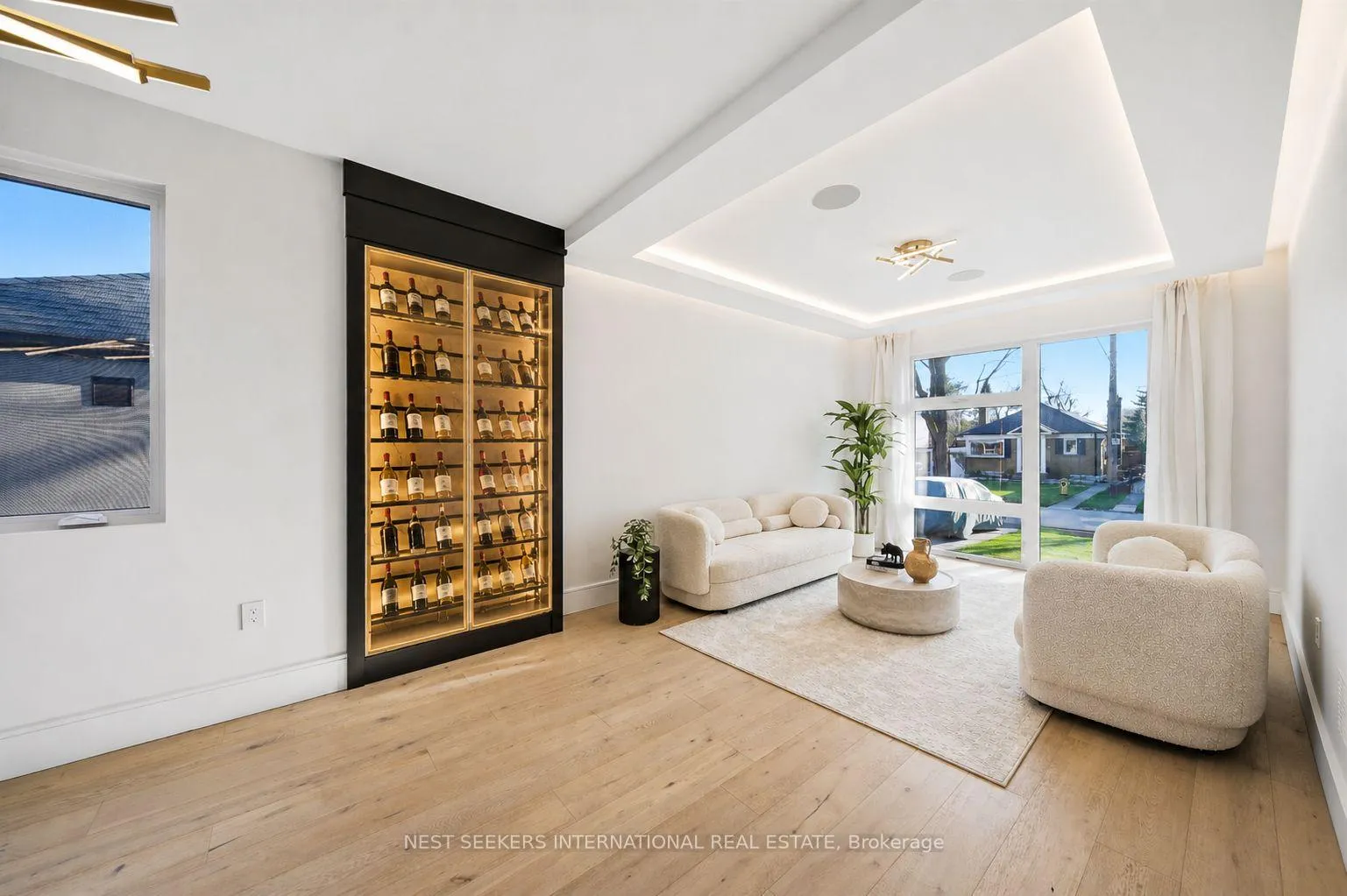 Photo 5 of 27 Inverleigh Drive, Etobicoke, Stonegate-Queensway — HOMEH