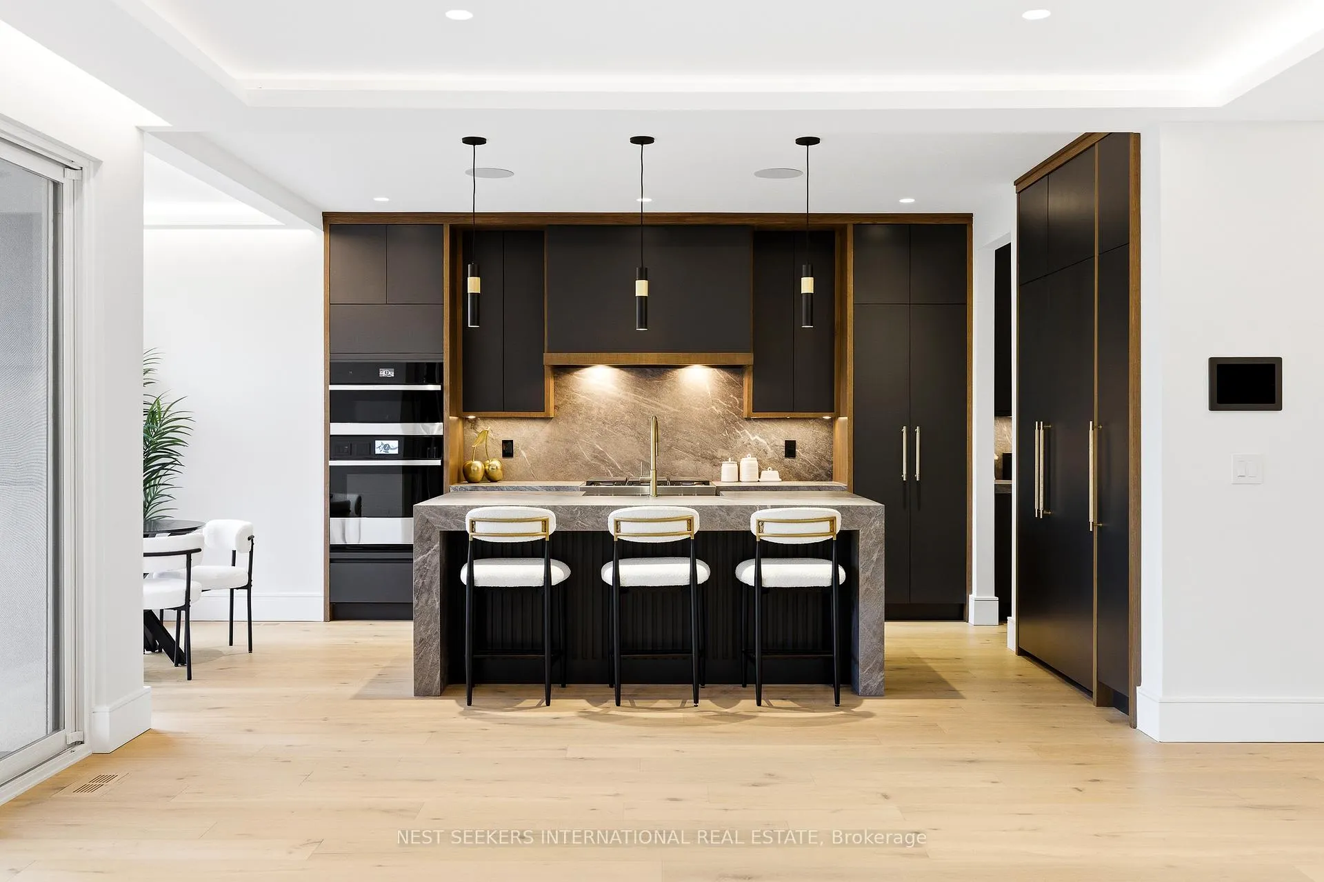 Photo 8 of 27 Inverleigh Drive, Etobicoke, Stonegate-Queensway — HOMEH
