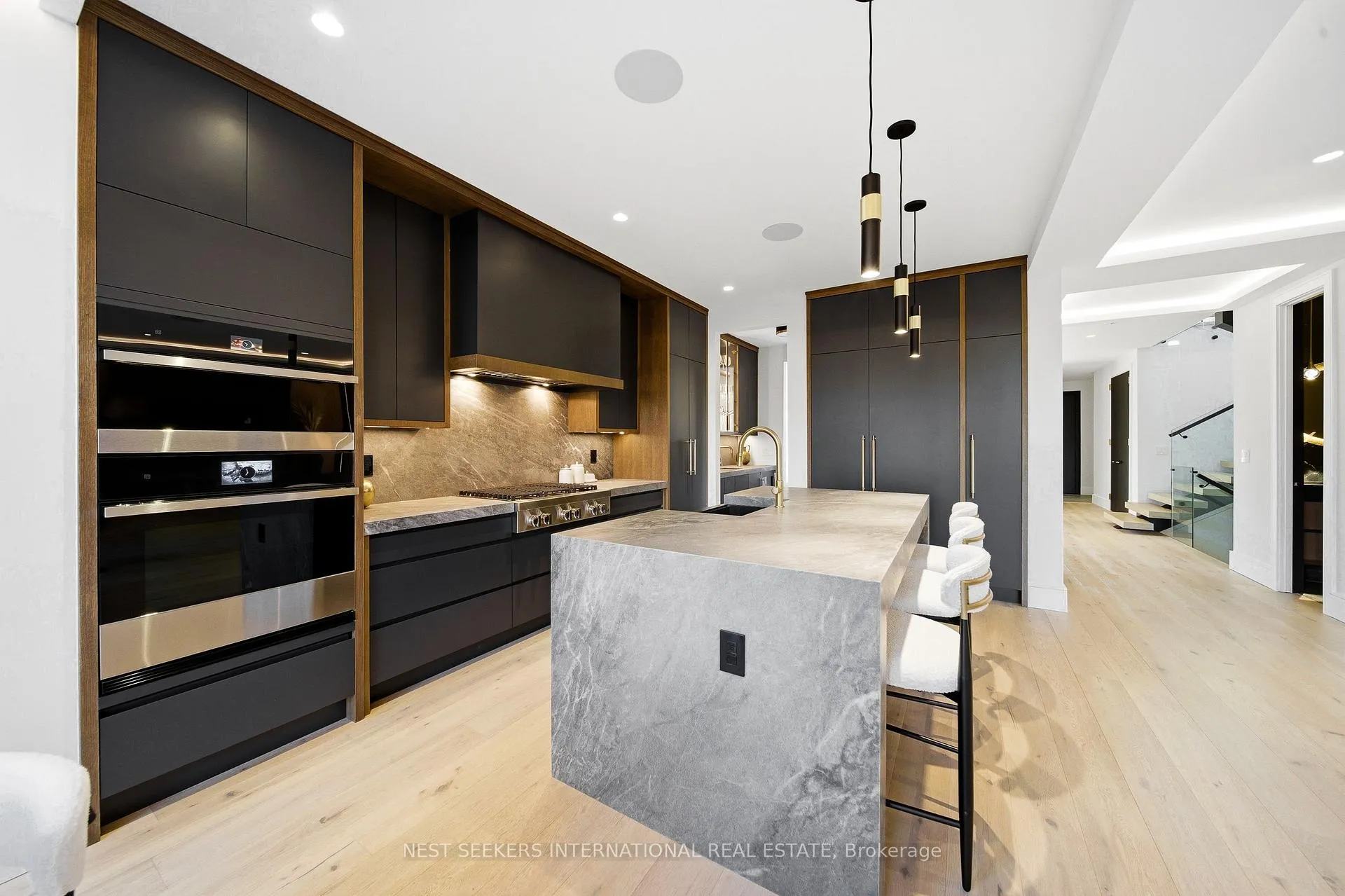 Photo 9 of 27 Inverleigh Drive, Etobicoke, Stonegate-Queensway — HOMEH