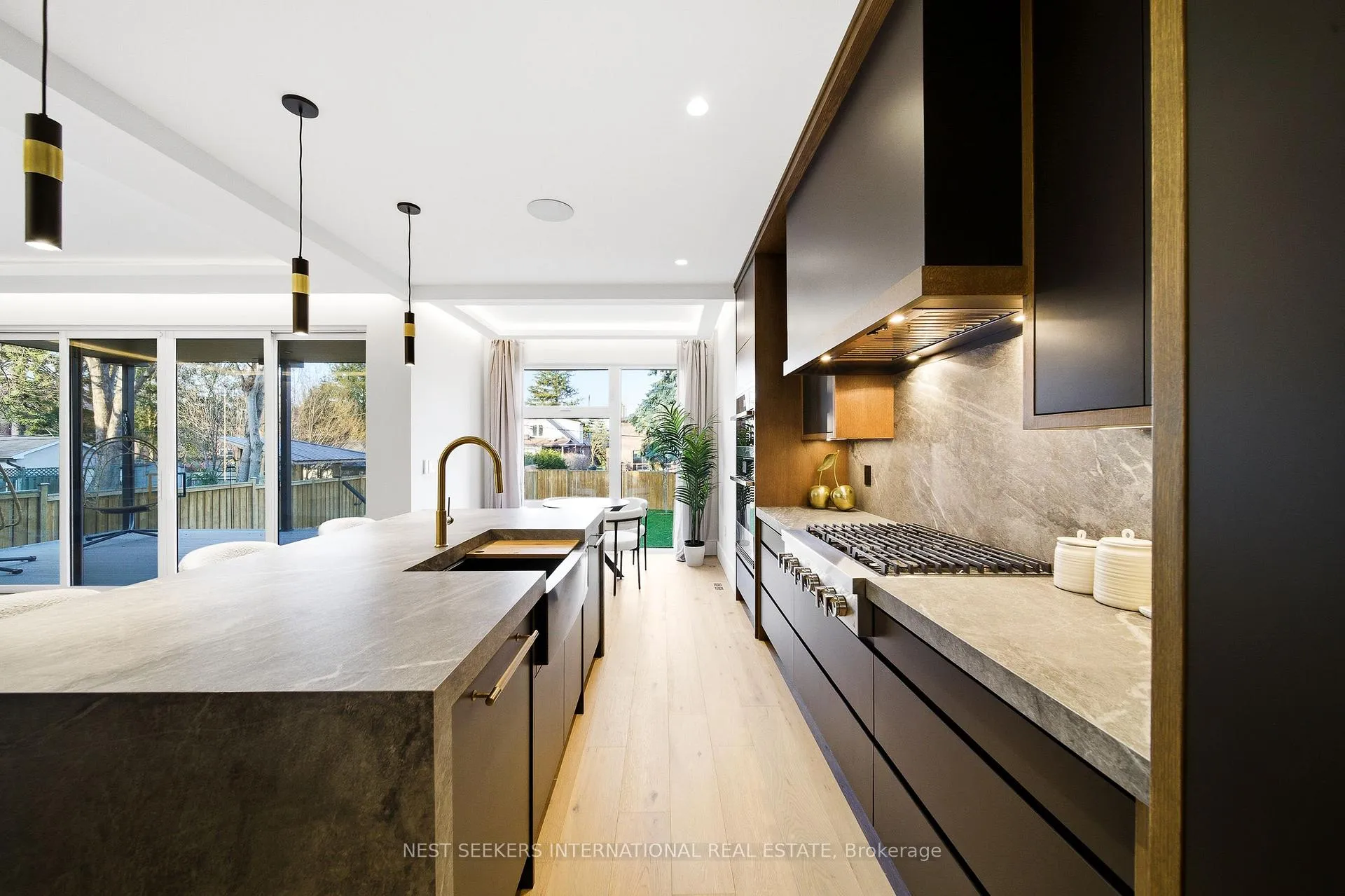 Photo 10 of 27 Inverleigh Drive, Etobicoke, Stonegate-Queensway — HOMEH