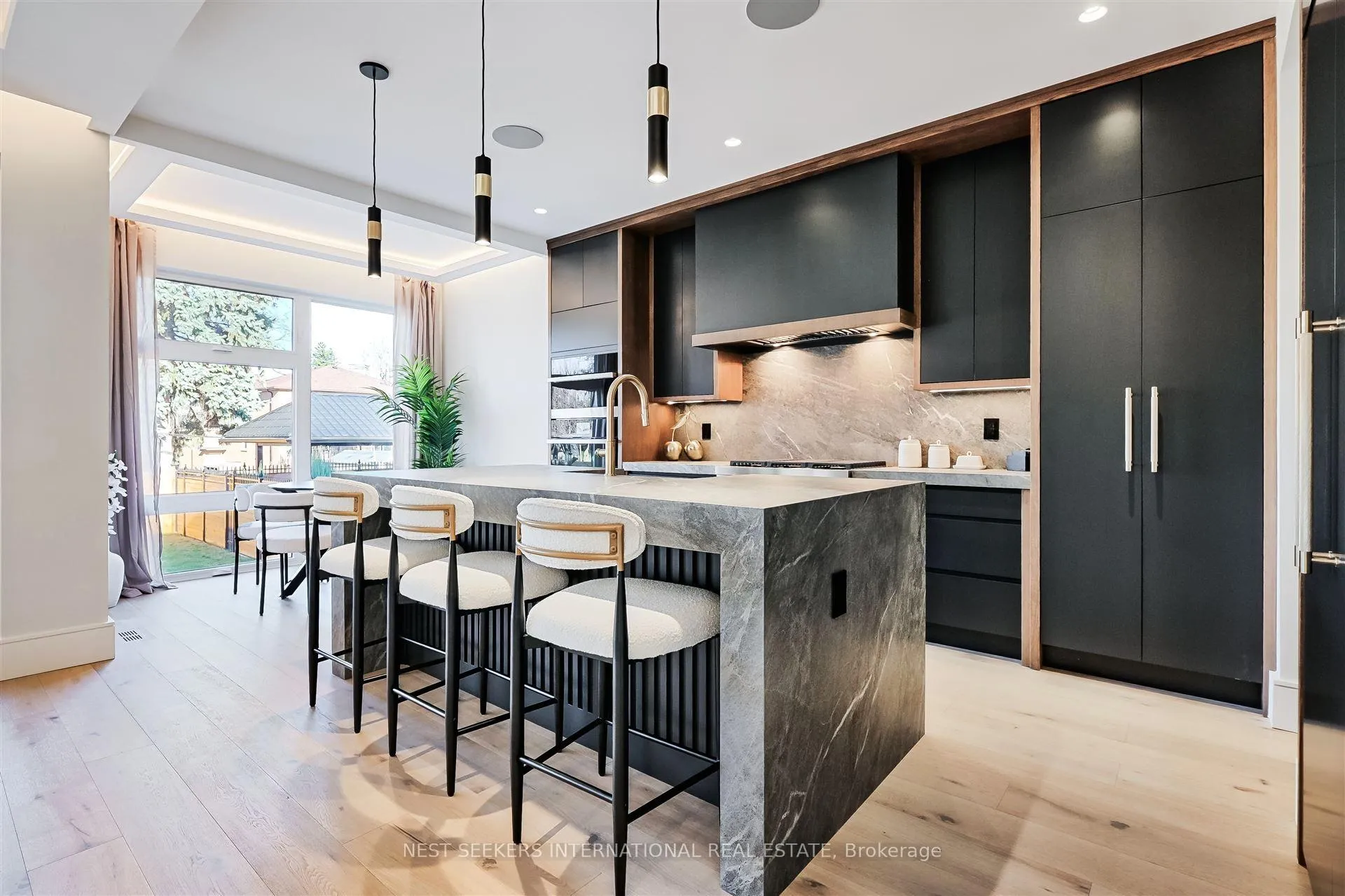Photo 11 of 27 Inverleigh Drive, Etobicoke, Stonegate-Queensway — HOMEH