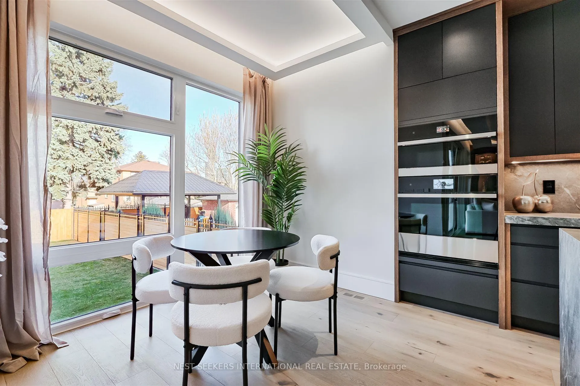 Photo 12 of 27 Inverleigh Drive, Etobicoke, Stonegate-Queensway — HOMEH