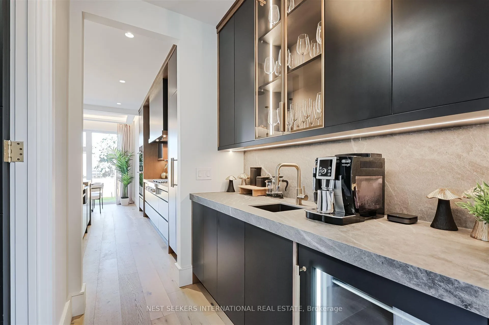 Photo 13 of 27 Inverleigh Drive, Etobicoke, Stonegate-Queensway — HOMEH