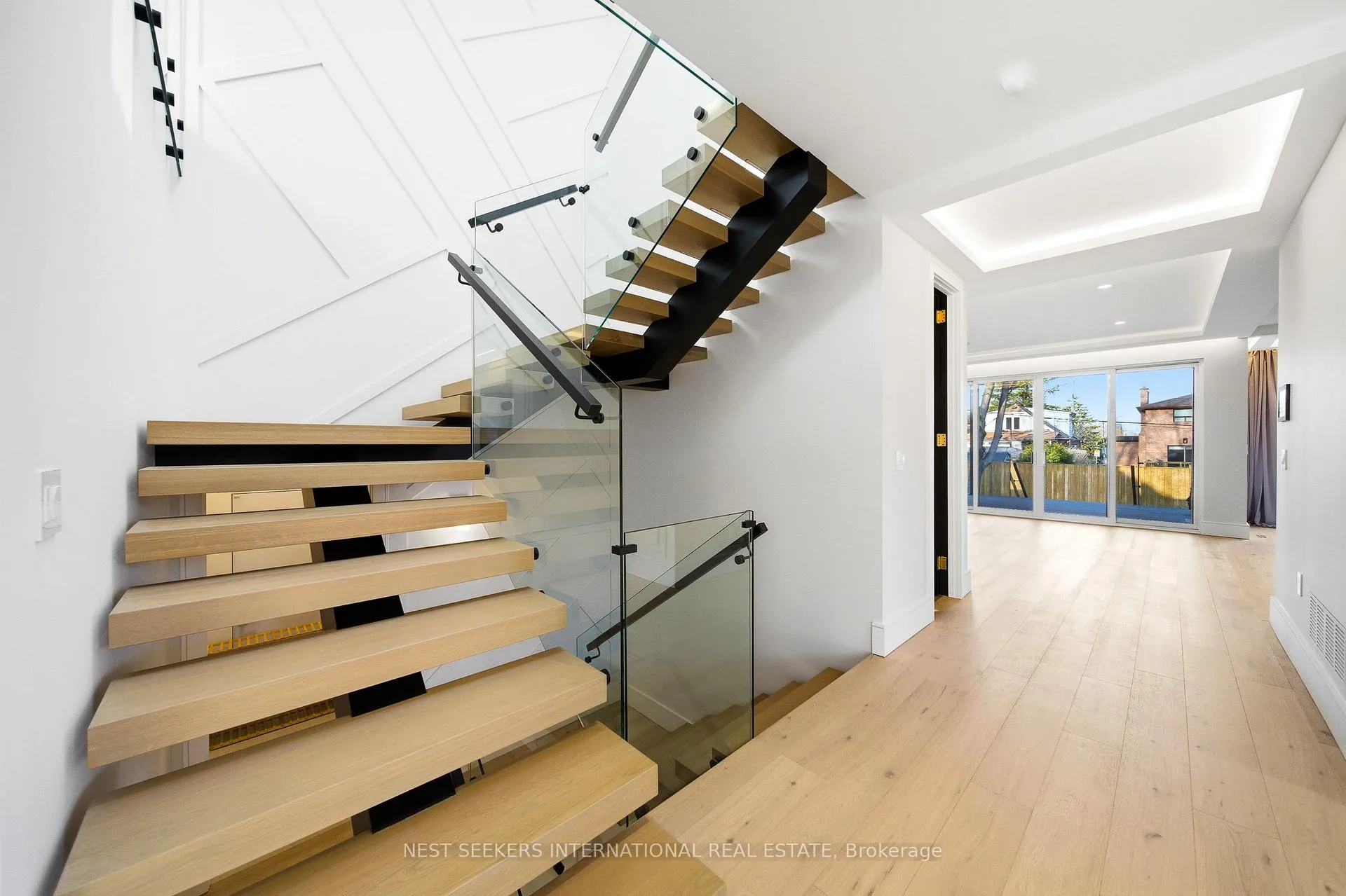 Photo 16 of 27 Inverleigh Drive, Etobicoke, Stonegate-Queensway — HOMEH