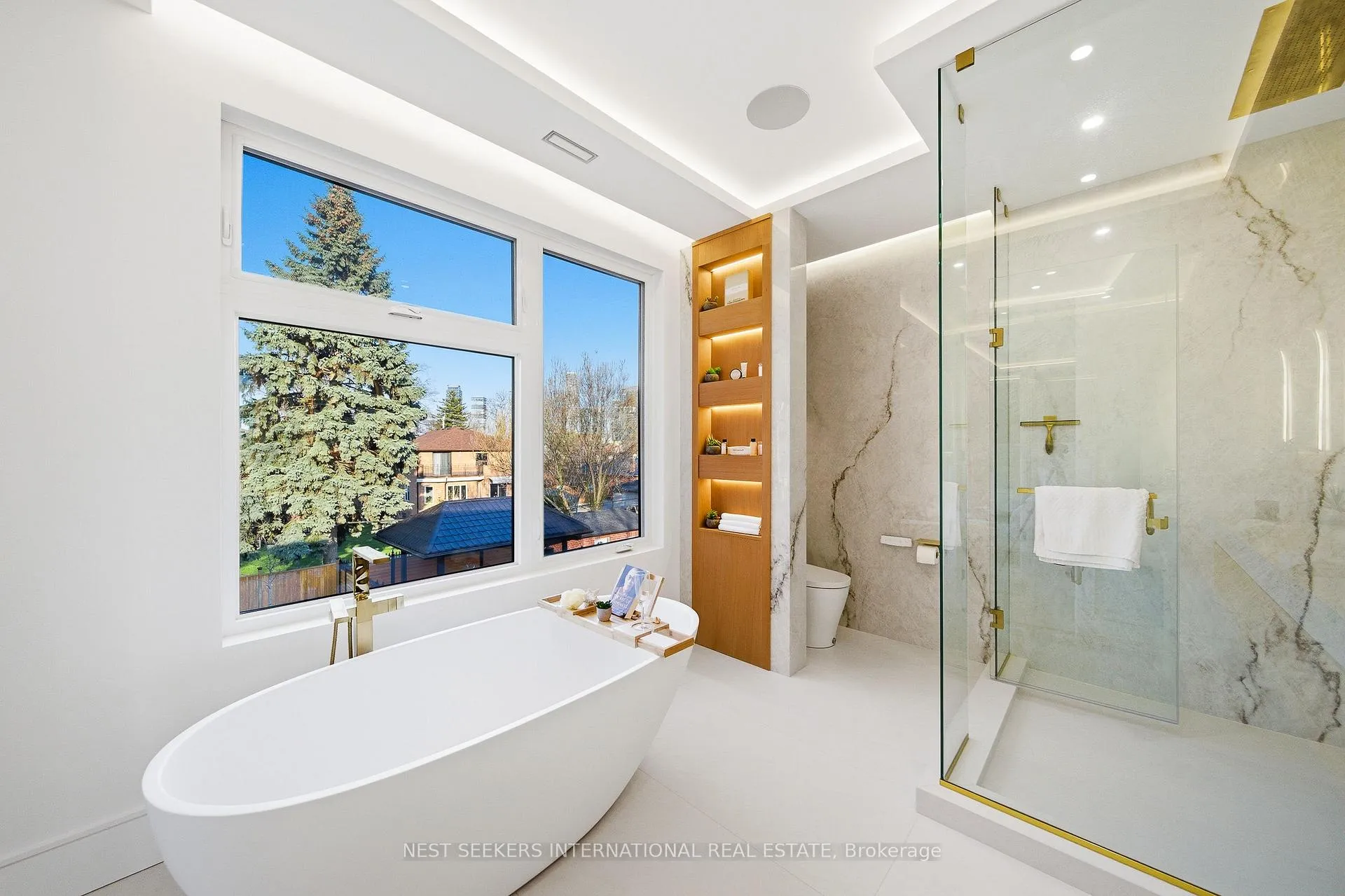 Photo 24 of 27 Inverleigh Drive, Etobicoke, Stonegate-Queensway — HOMEH