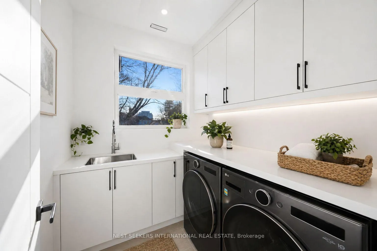 Photo 33 of 27 Inverleigh Drive, Etobicoke, Stonegate-Queensway — HOMEH