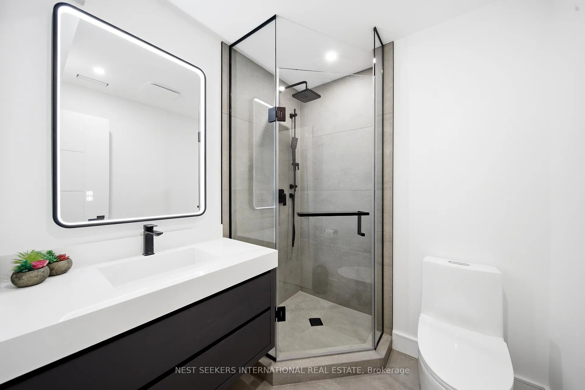 Photo 43 of 27 Inverleigh Drive, Etobicoke, Stonegate-Queensway — HOMEH