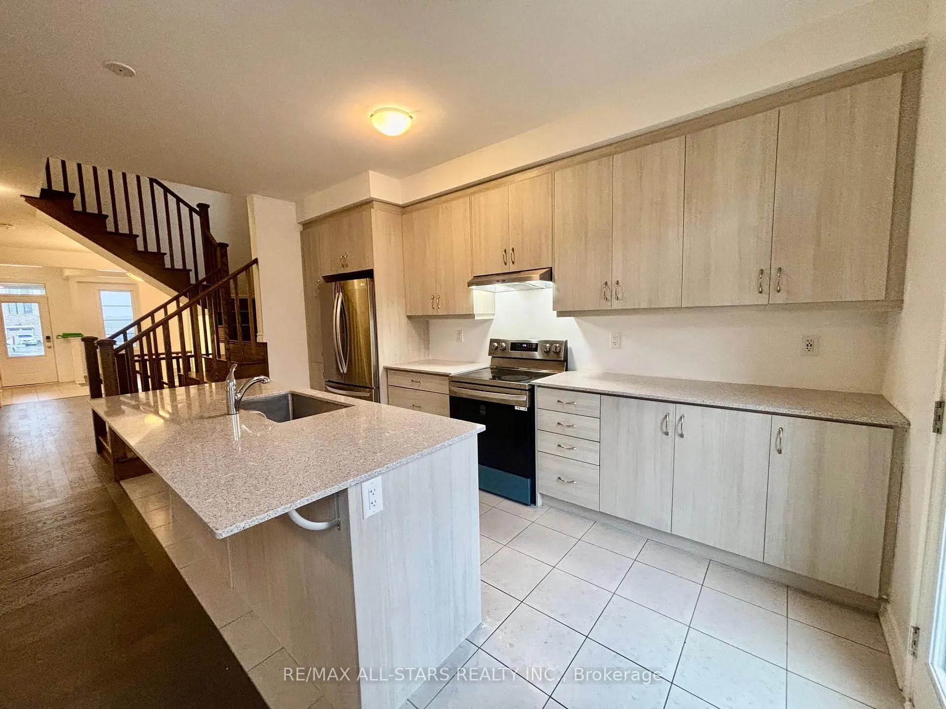 Photo 6 of 45 Ennerdale Street, Barrie, Rural Barrie Southwest — HOMEH
