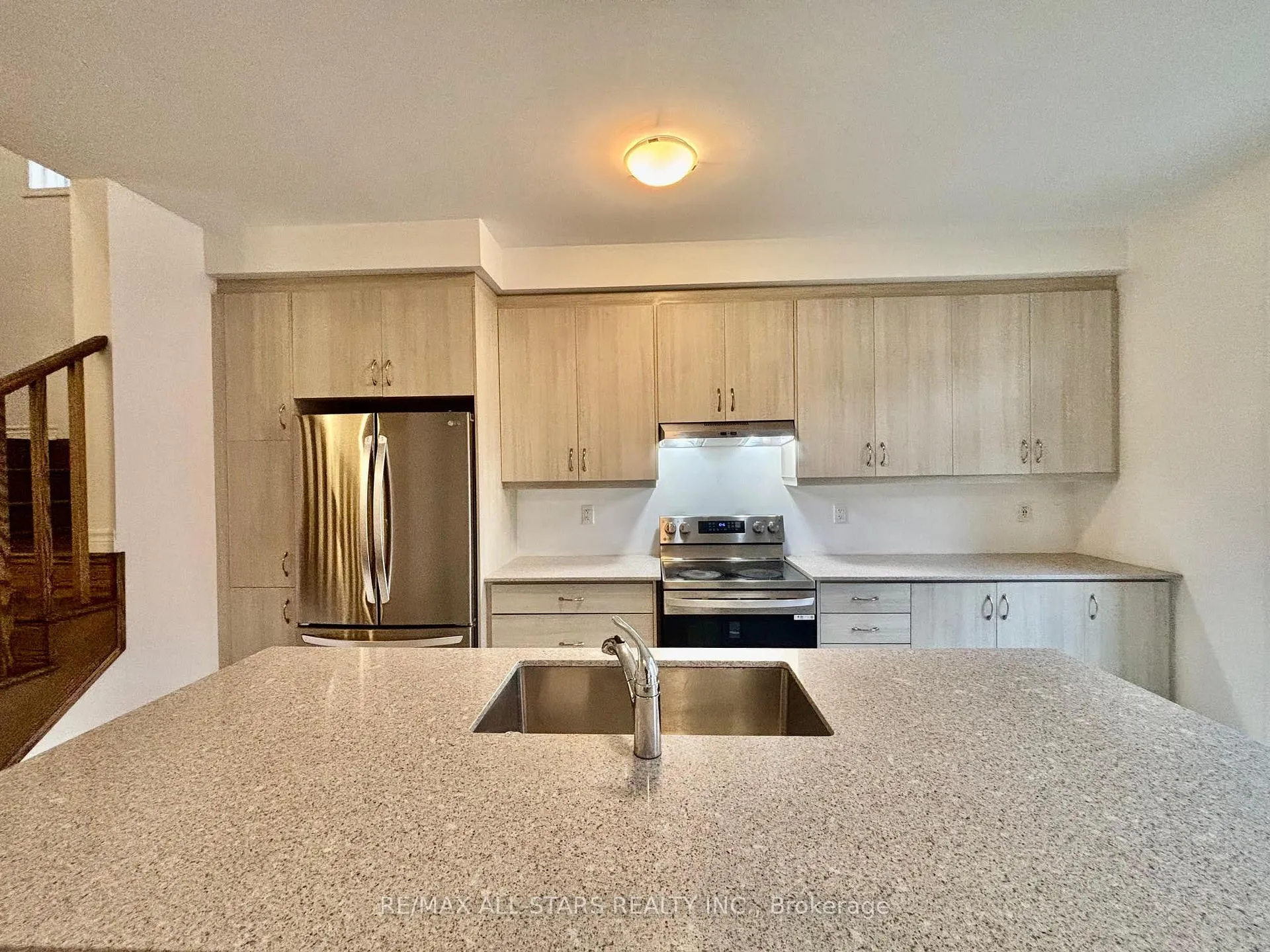 Photo 7 of 45 Ennerdale Street, Barrie, Rural Barrie Southwest — HOMEH