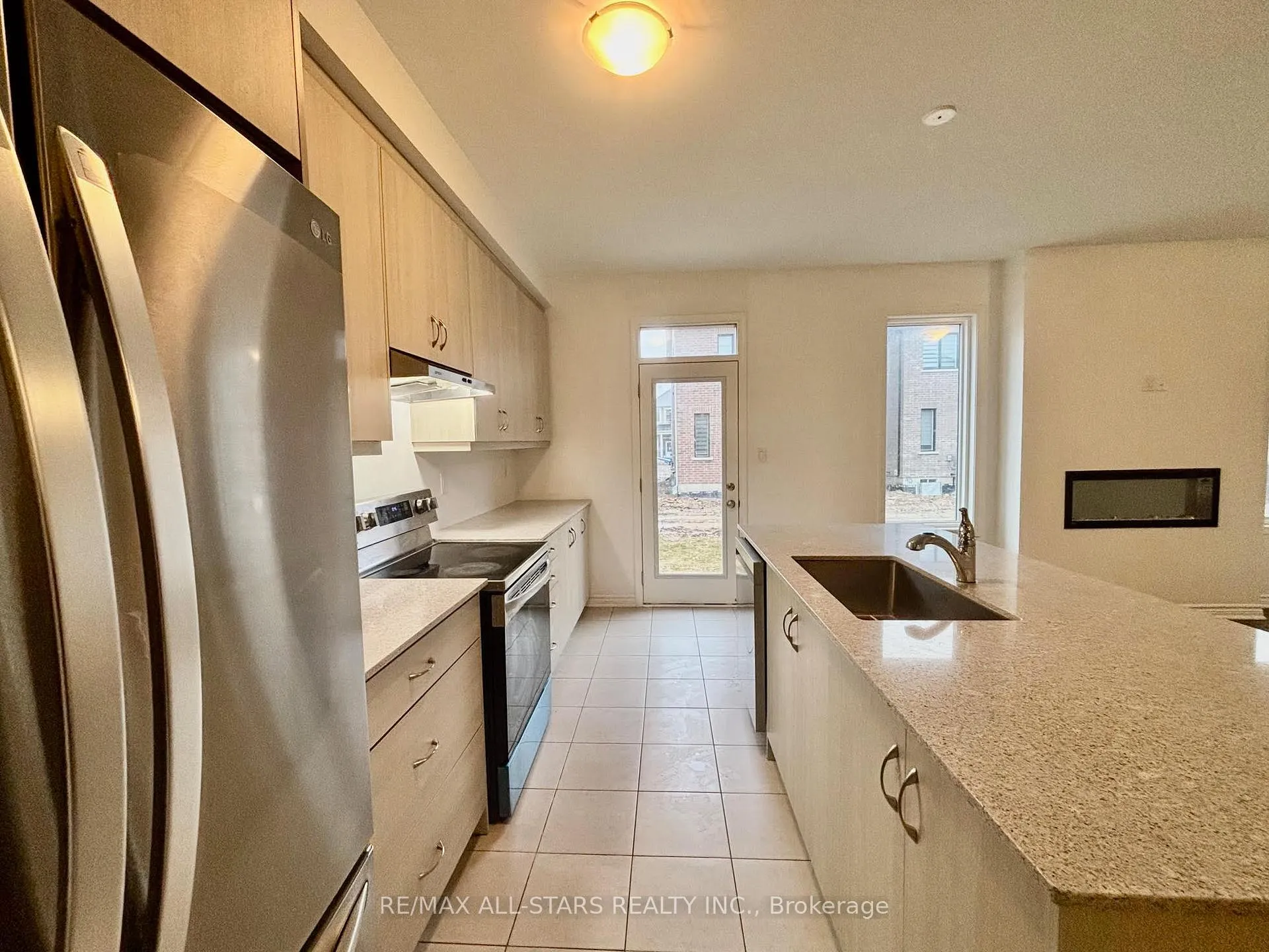 Photo 8 of 45 Ennerdale Street, Barrie, Rural Barrie Southwest — HOMEH