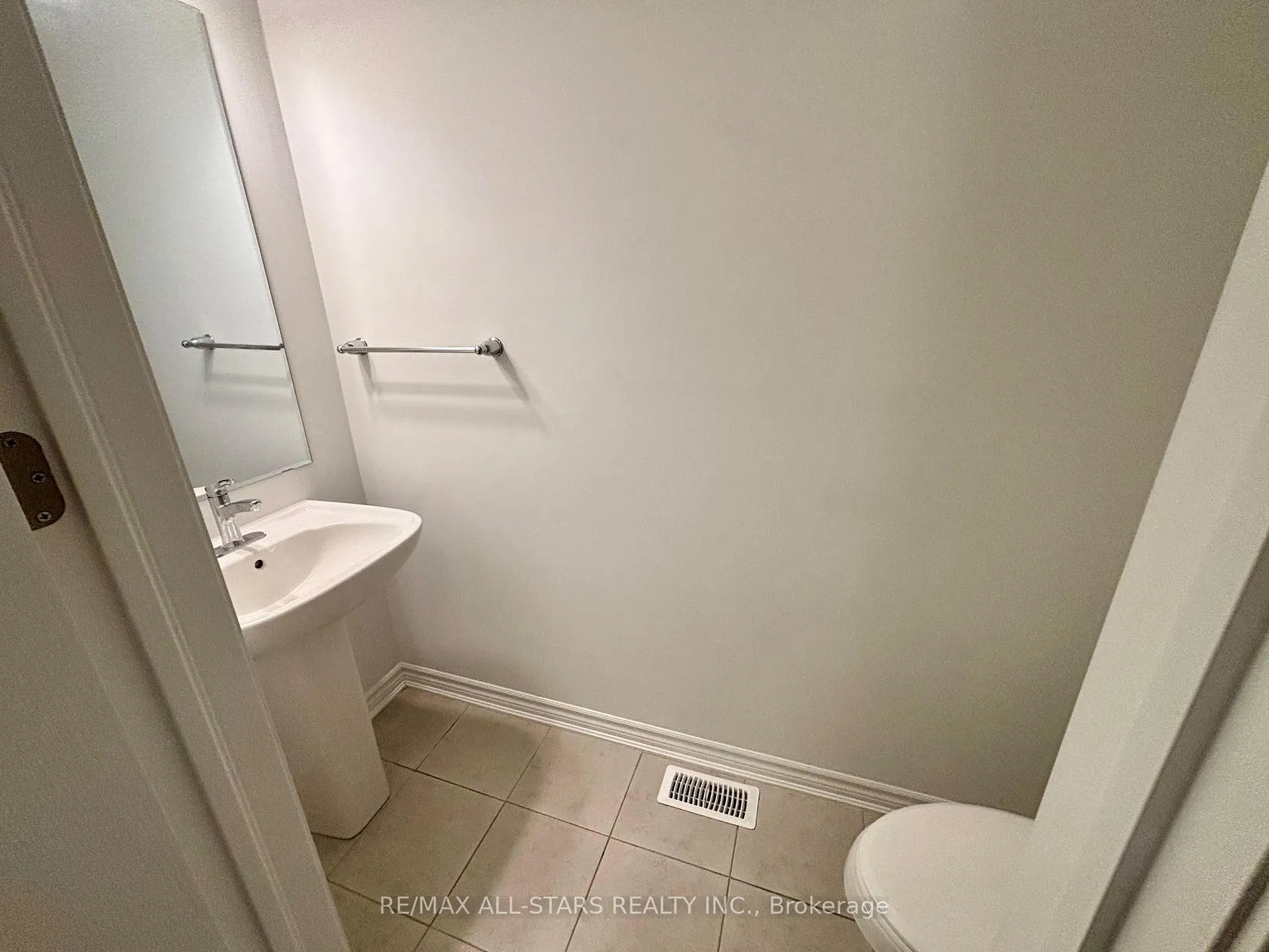 Photo 12 of 45 Ennerdale Street, Barrie, Rural Barrie Southwest — HOMEH