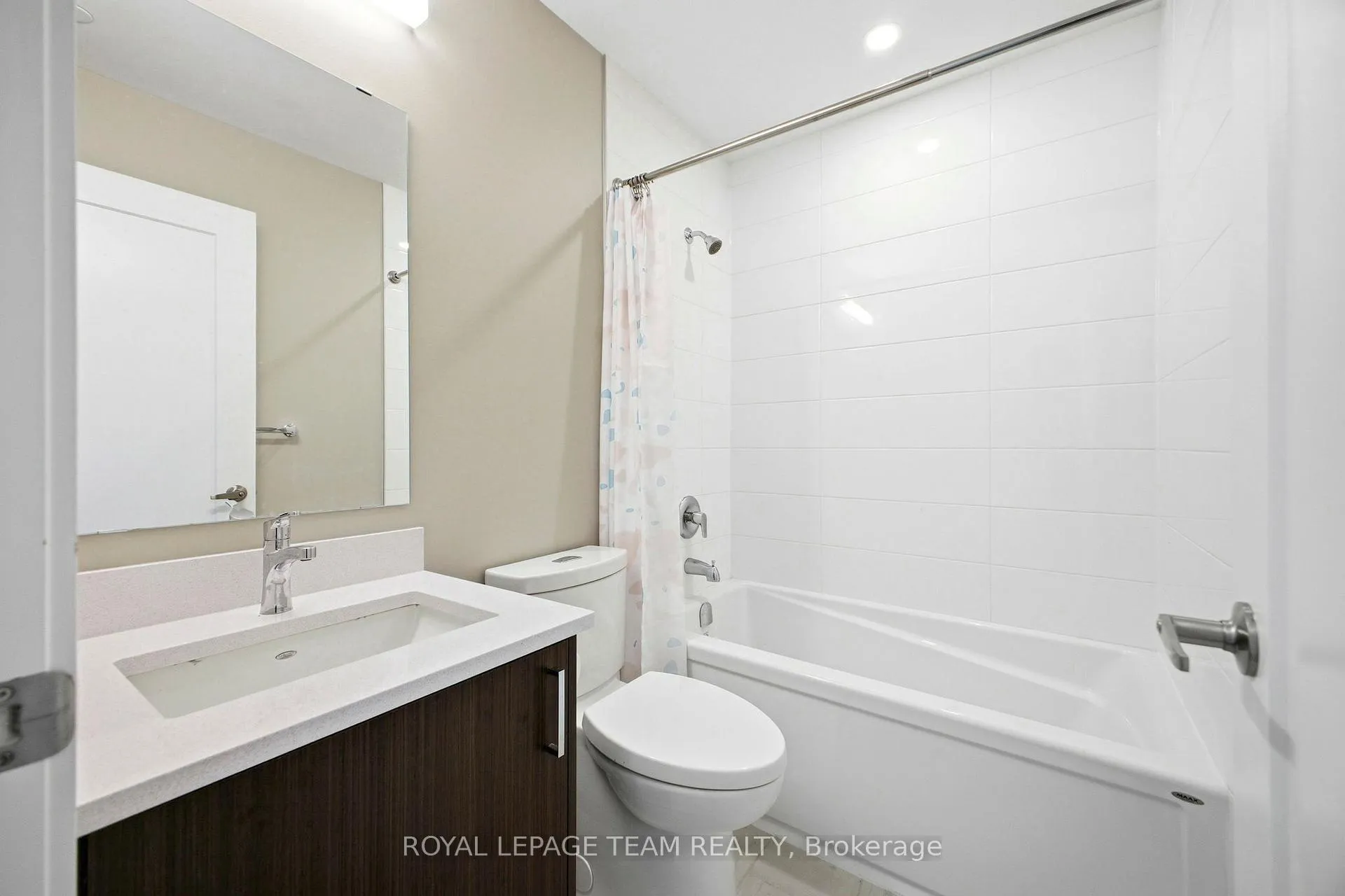 Photo 2 of Unit 209, 360 Deschatelets Avenue E, Ottawa, Ottawa East — HOMEH