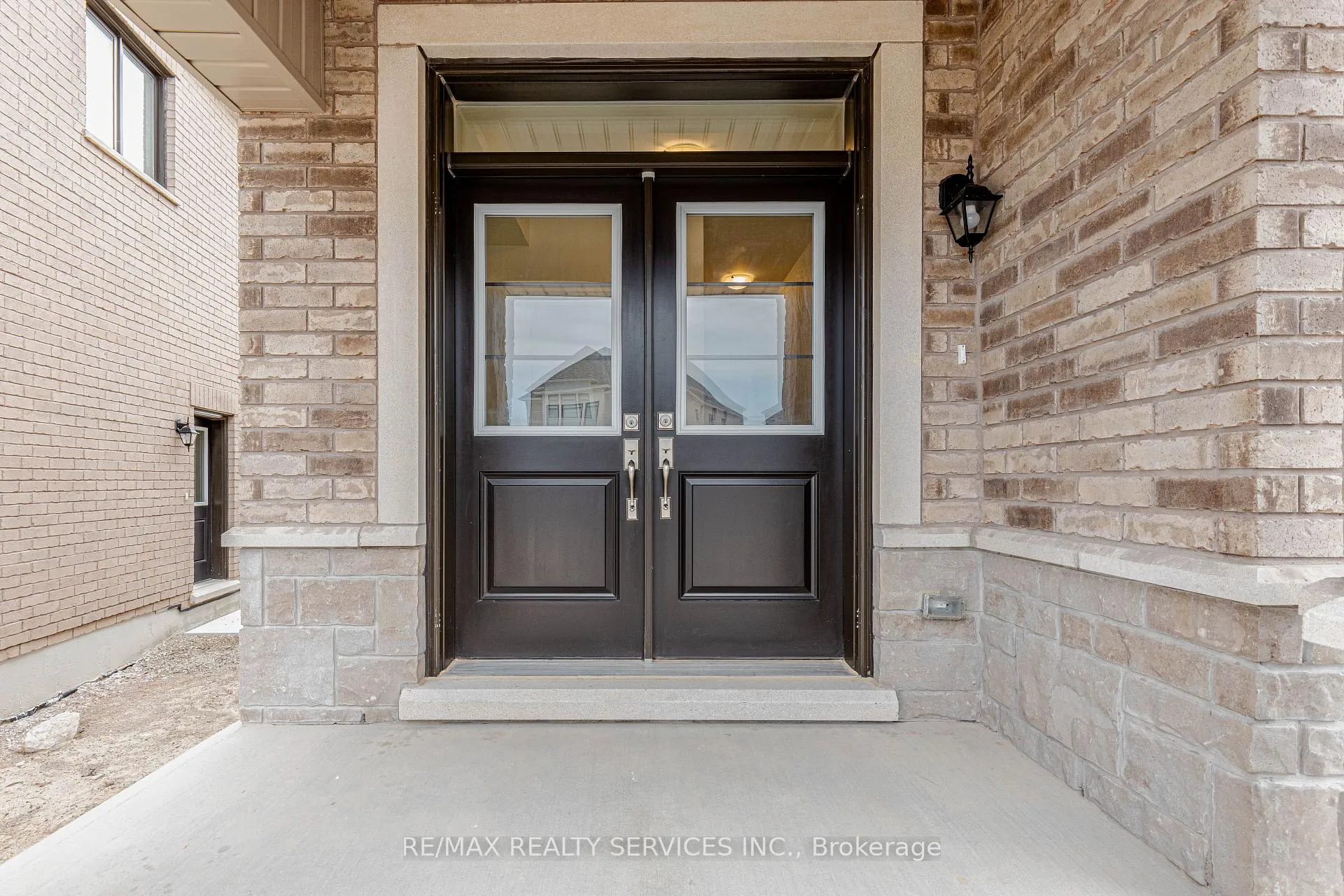 Photo 2 of 66 Circleview Crescent, Brampton, Bram West — HOMEH