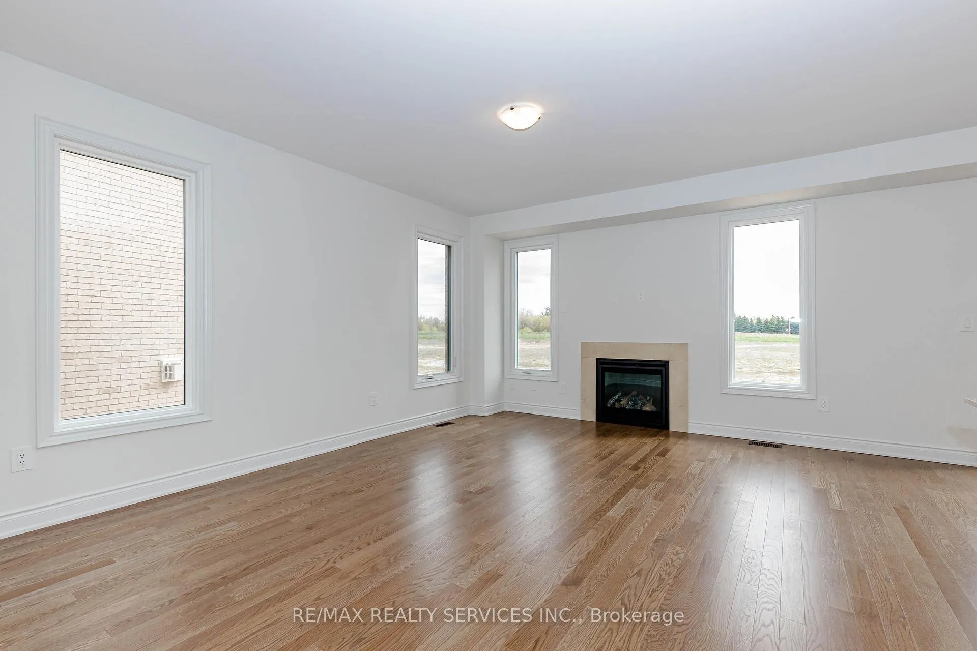 Photo 4 of 66 Circleview Crescent, Brampton, Bram West — HOMEH