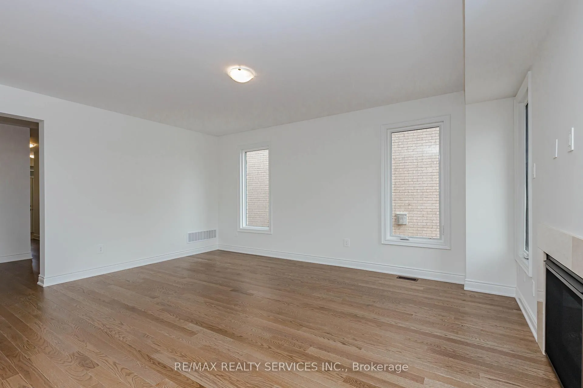 Photo 5 of 66 Circleview Crescent, Brampton, Bram West — HOMEH