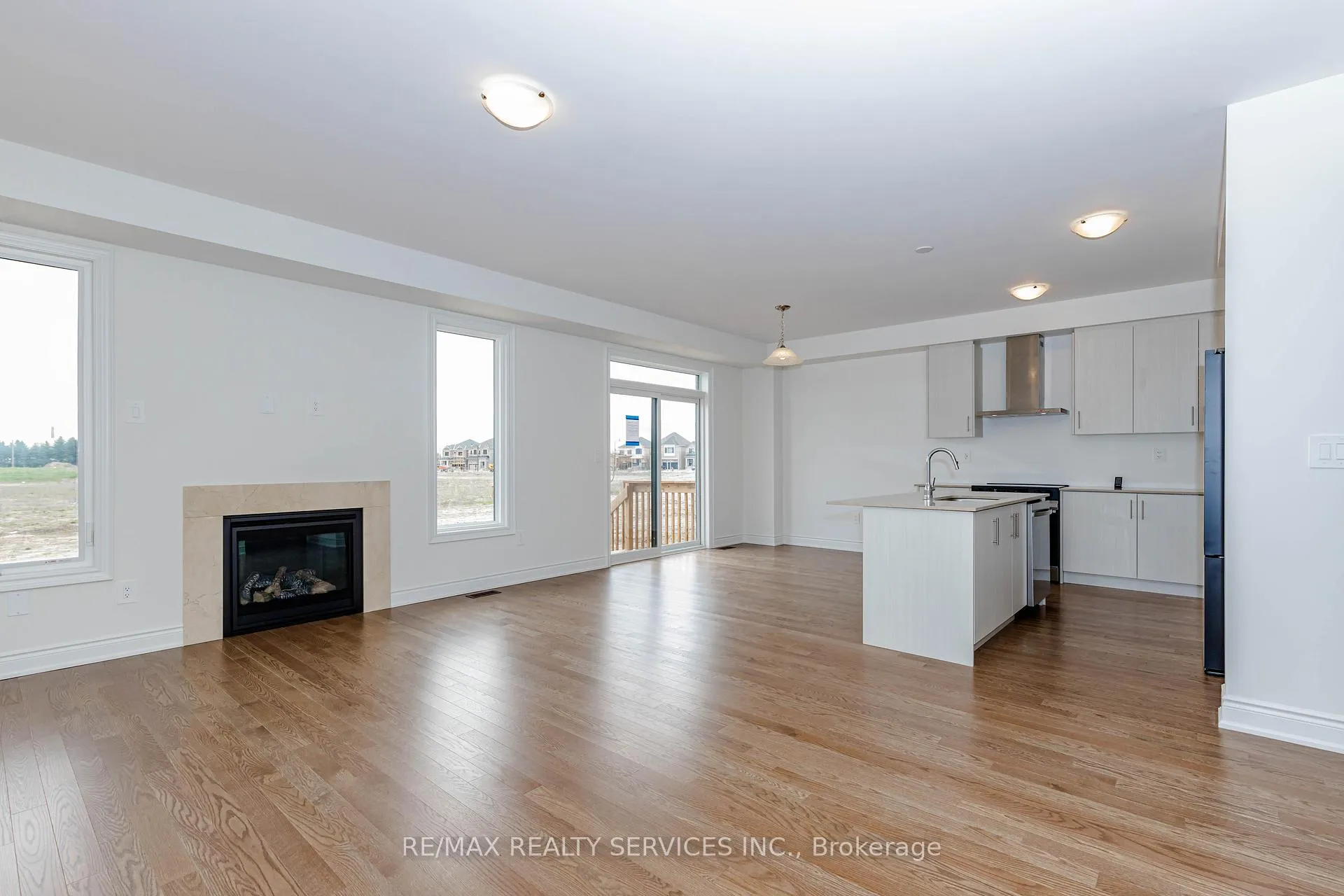Photo 6 of 66 Circleview Crescent, Brampton, Bram West — HOMEH