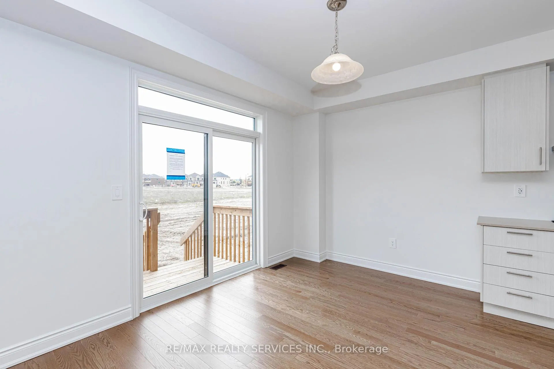 Photo 7 of 66 Circleview Crescent, Brampton, Bram West — HOMEH