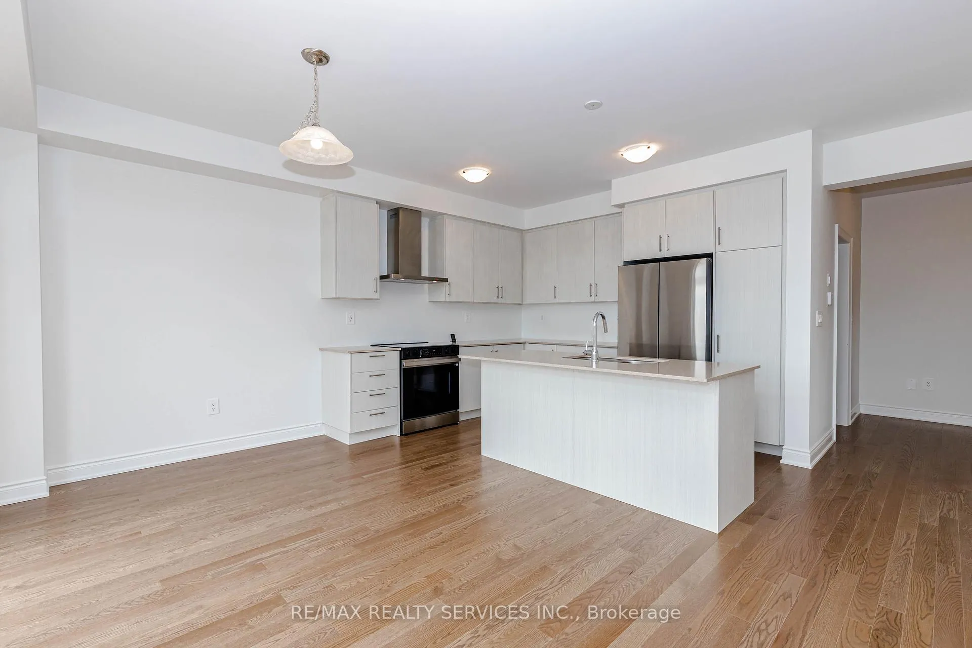 Photo 8 of 66 Circleview Crescent, Brampton, Bram West — HOMEH