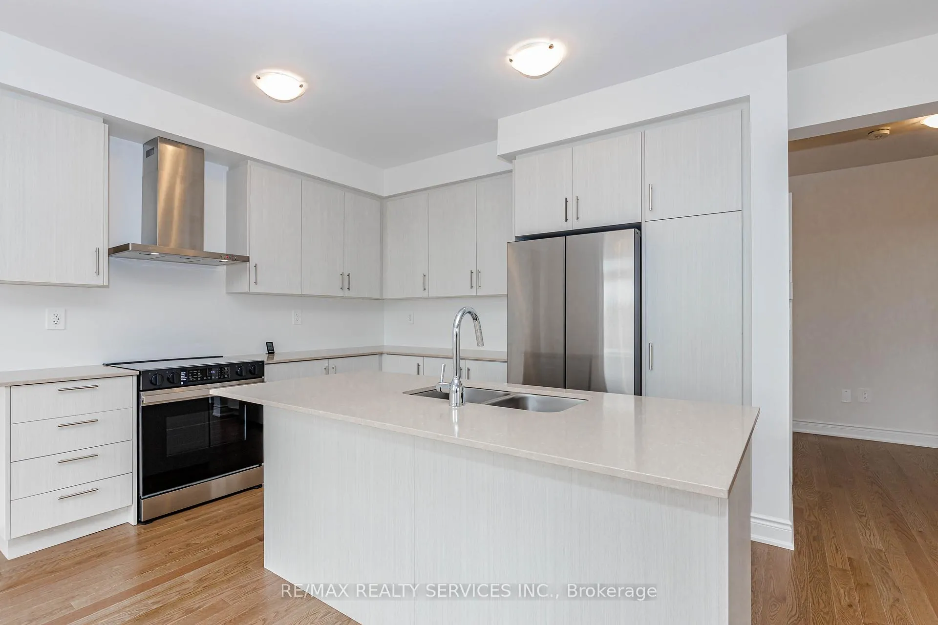 Photo 9 of 66 Circleview Crescent, Brampton, Bram West — HOMEH