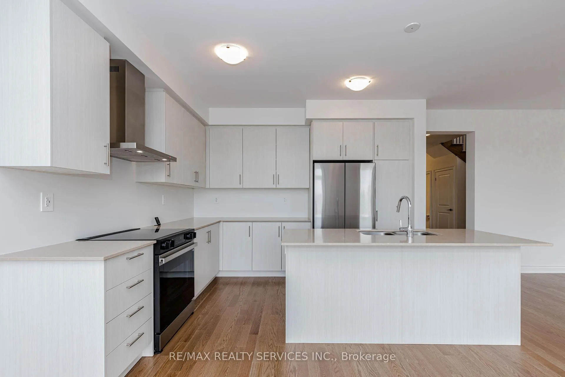 Photo 10 of 66 Circleview Crescent, Brampton, Bram West — HOMEH