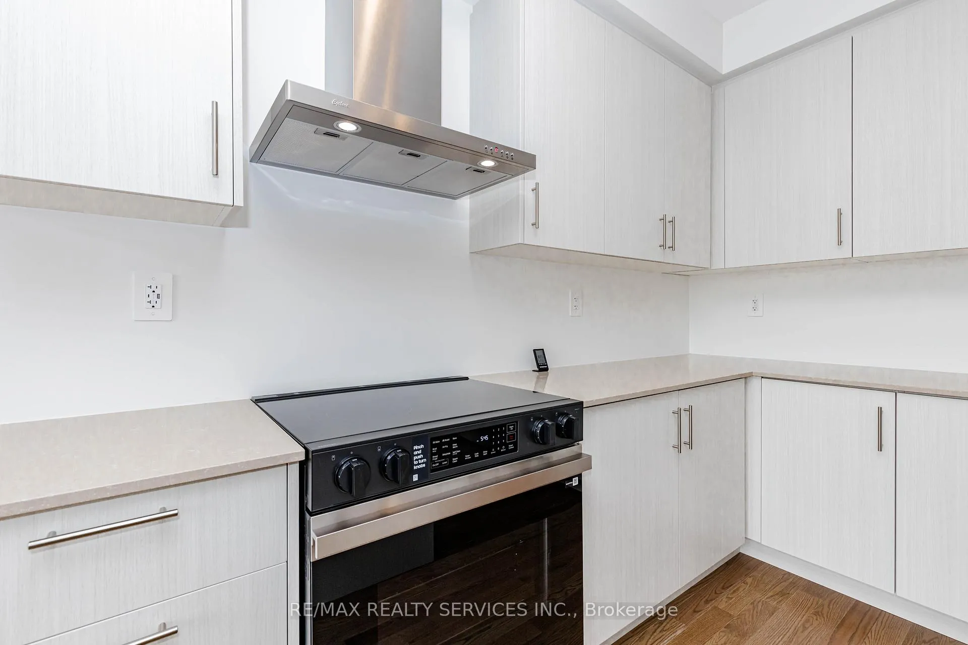 Photo 11 of 66 Circleview Crescent, Brampton, Bram West — HOMEH