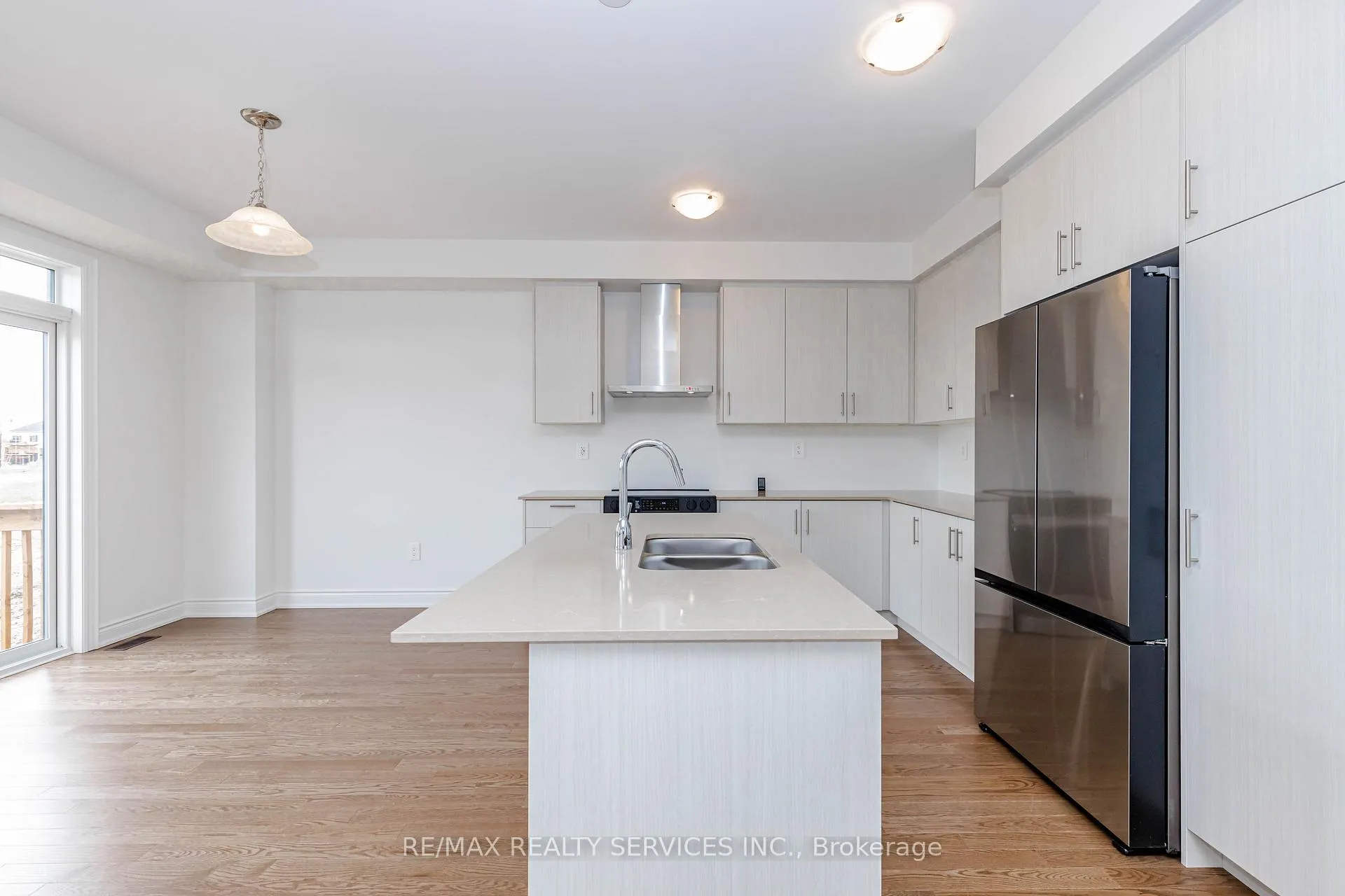 Photo 12 of 66 Circleview Crescent, Brampton, Bram West — HOMEH