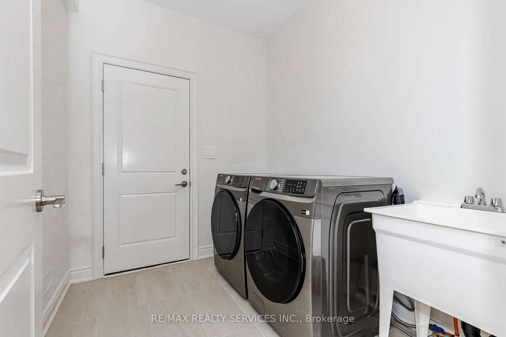 Photo 13 of 66 Circleview Crescent, Brampton, Bram West — HOMEH