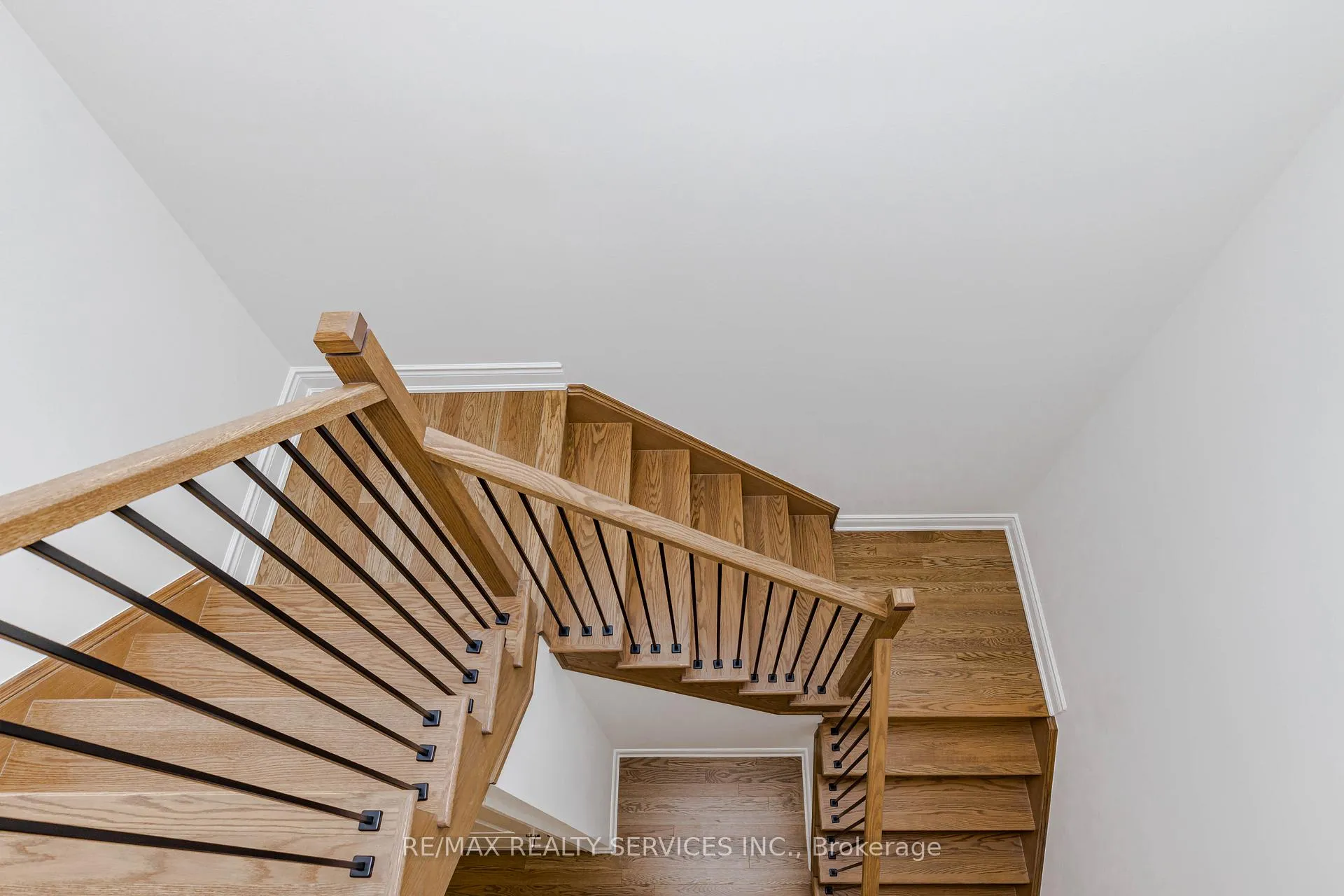 Photo 16 of 66 Circleview Crescent, Brampton, Bram West — HOMEH