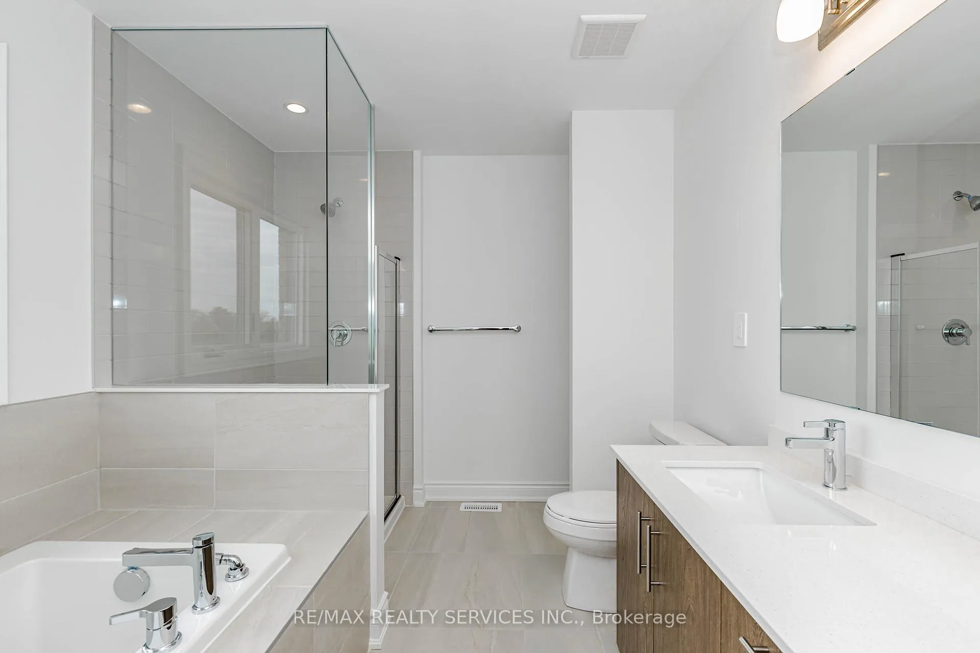 Photo 21 of 66 Circleview Crescent, Brampton, Bram West — HOMEH