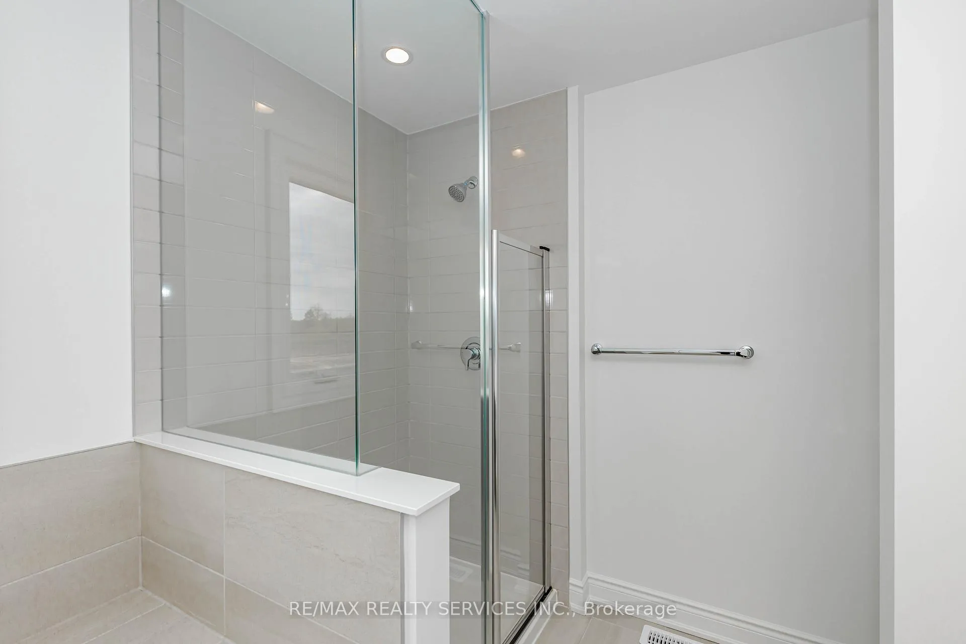 Photo 23 of 66 Circleview Crescent, Brampton, Bram West — HOMEH