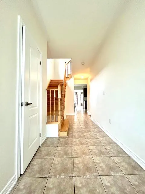 Photo 6 of 24 Yardley Crescent, Brampton, Credit Valley — HOMEH