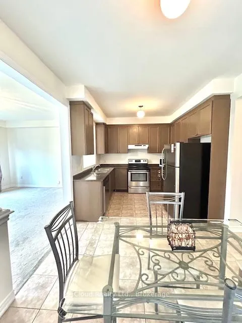 Photo 7 of 24 Yardley Crescent, Brampton, Credit Valley — HOMEH