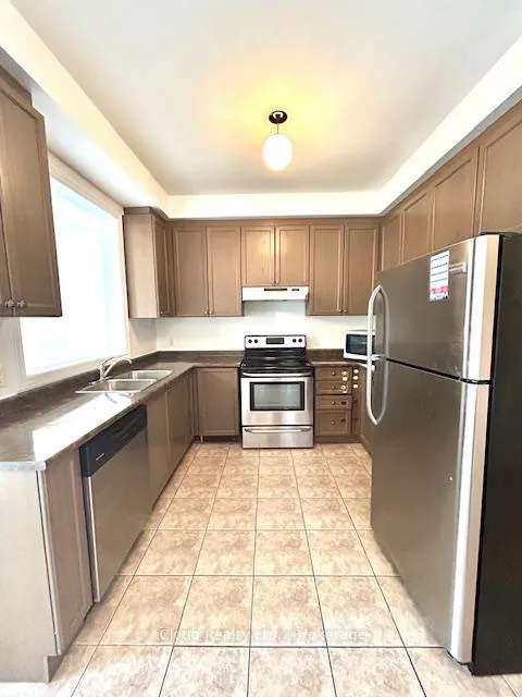 Photo 8 of 24 Yardley Crescent, Brampton, Credit Valley — HOMEH