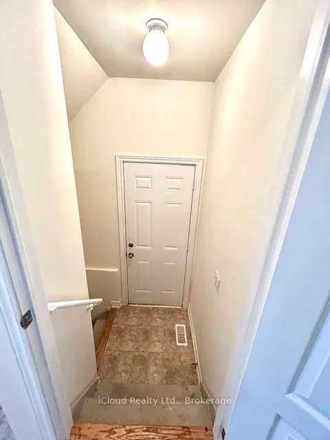 Photo 11 of 24 Yardley Crescent, Brampton, Credit Valley — HOMEH