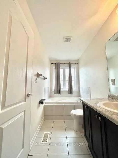 Photo 20 of 24 Yardley Crescent, Brampton, Credit Valley — HOMEH