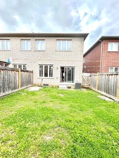 Photo 29 of 24 Yardley Crescent, Brampton, Credit Valley — HOMEH