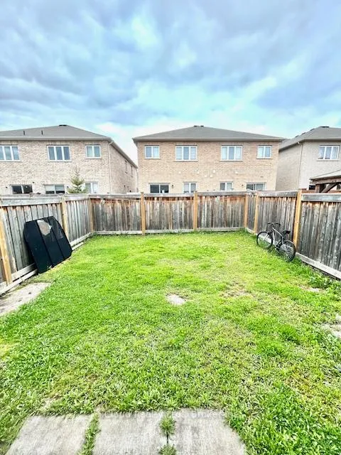 Photo 30 of 24 Yardley Crescent, Brampton, Credit Valley — HOMEH
