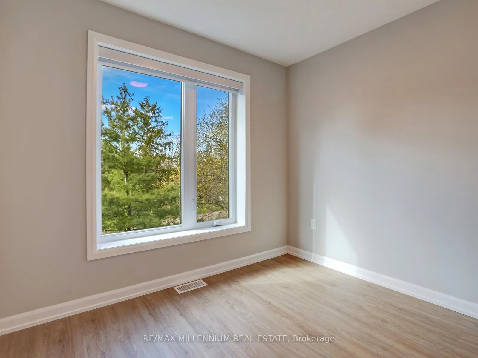 Photo 26 of 708 Woolwich Street, Guelph, Riverside Park — HOMEH