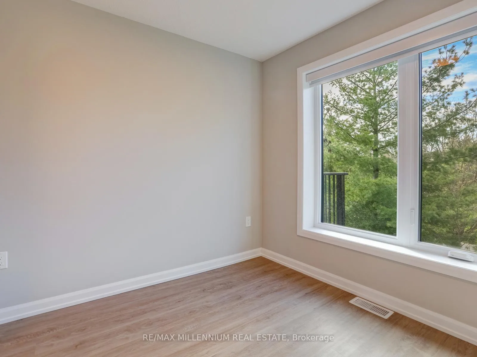 Photo 27 of 708 Woolwich Street, Guelph, Riverside Park — HOMEH