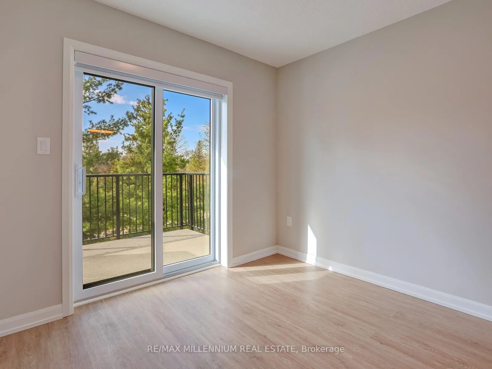 Photo 32 of 708 Woolwich Street, Guelph, Riverside Park — HOMEH