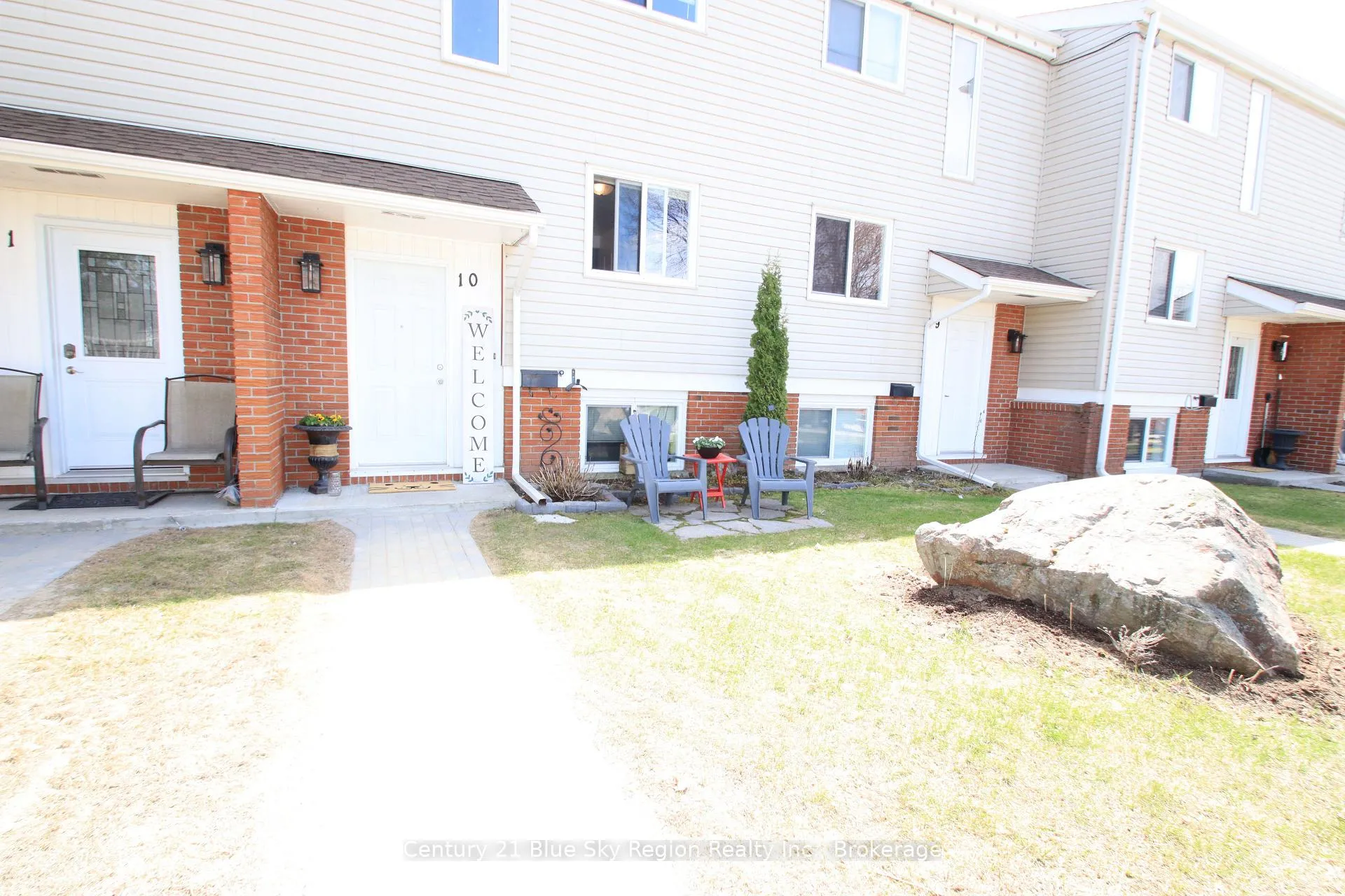 Front of Unit 10, 604 Banner Avenue