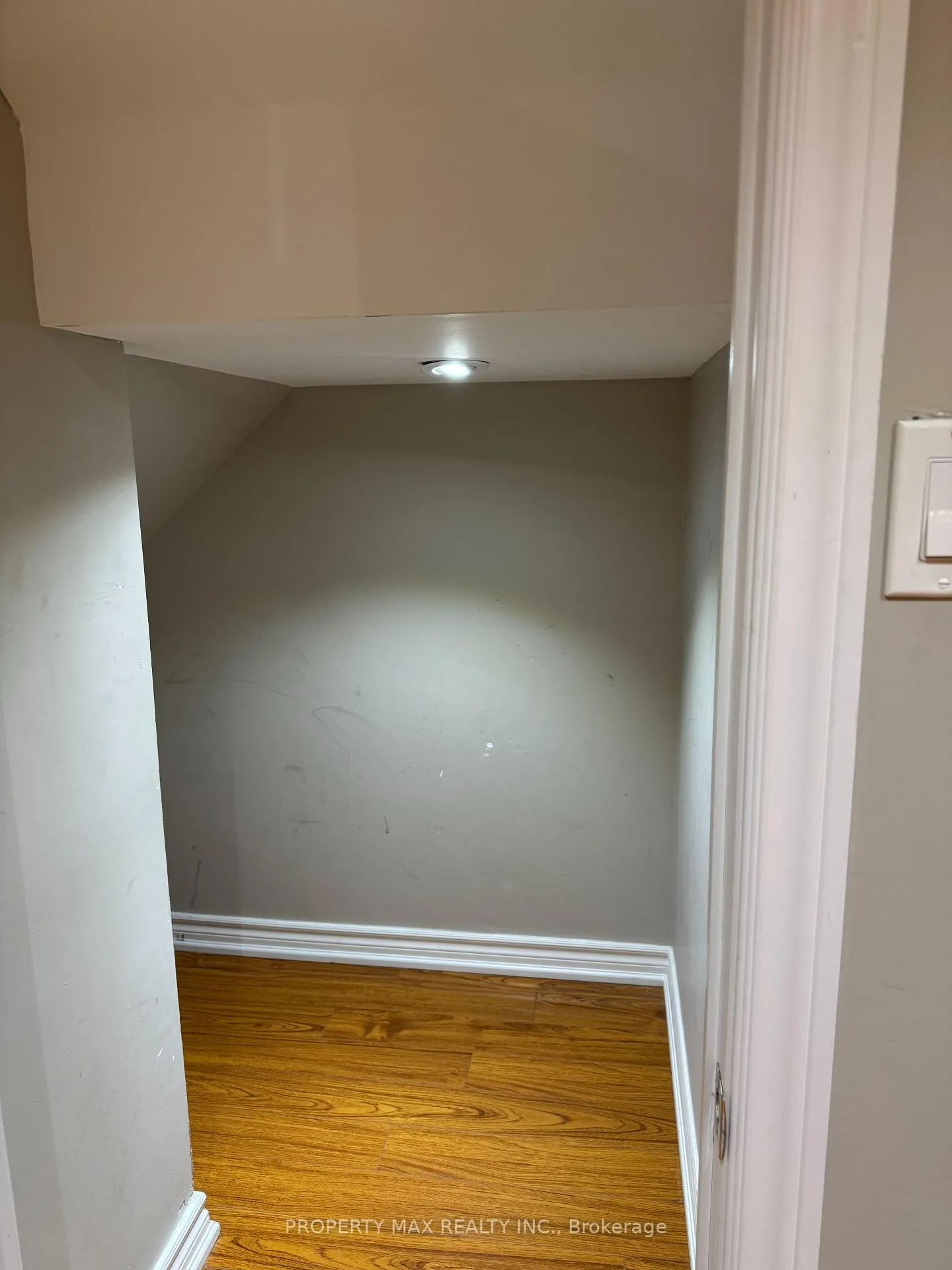 Photo 5 of 22 Batchford Basement Crescent, Markham, Box Grove — HOMEH