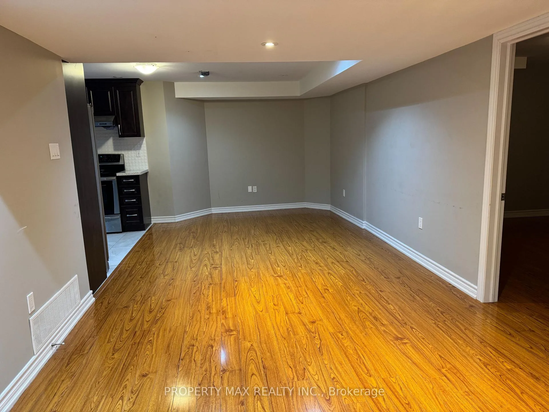 Photo 9 of 22 Batchford Basement Crescent, Markham, Box Grove — HOMEH