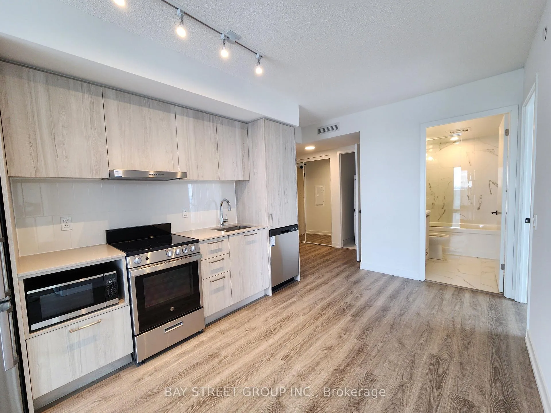 Photo 8 of Unit 3903, 195 Commerce Street, Vaughan, Vaughan Corporate Centre — HOMEH