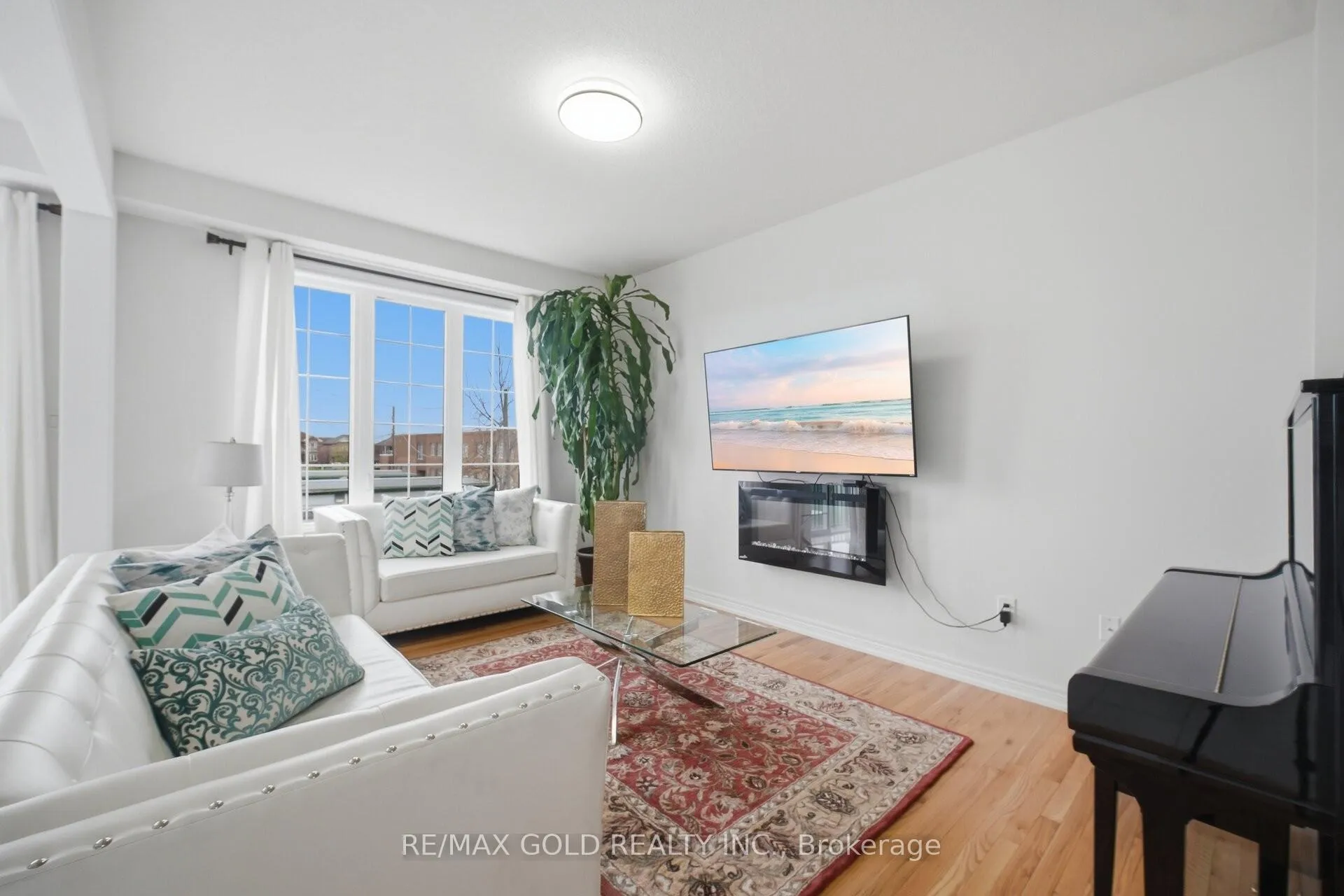 Photo 4 of 26 Geranium Crescent, Brampton, Bram West — HOMEH