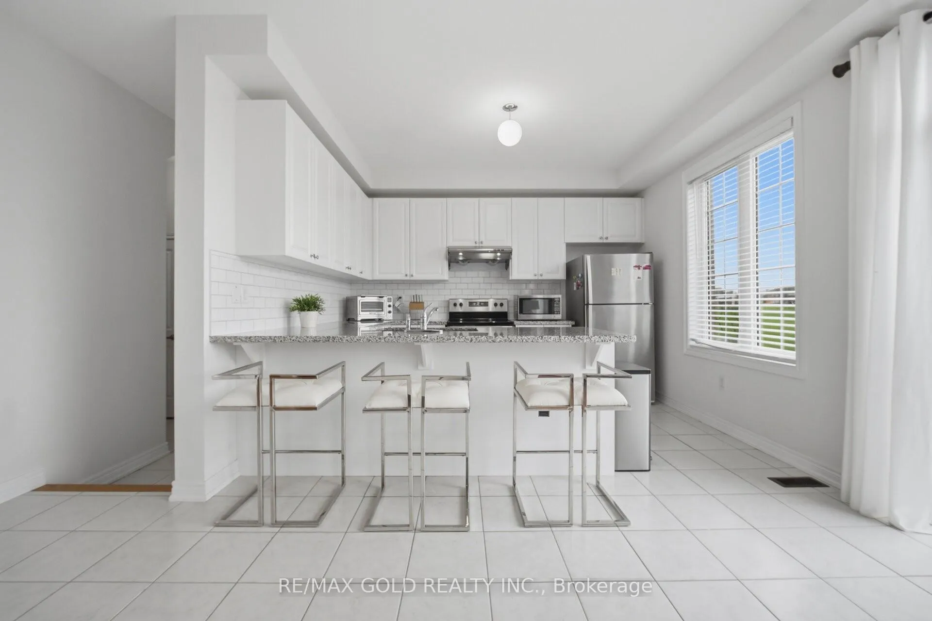Photo 7 of 26 Geranium Crescent, Brampton, Bram West — HOMEH