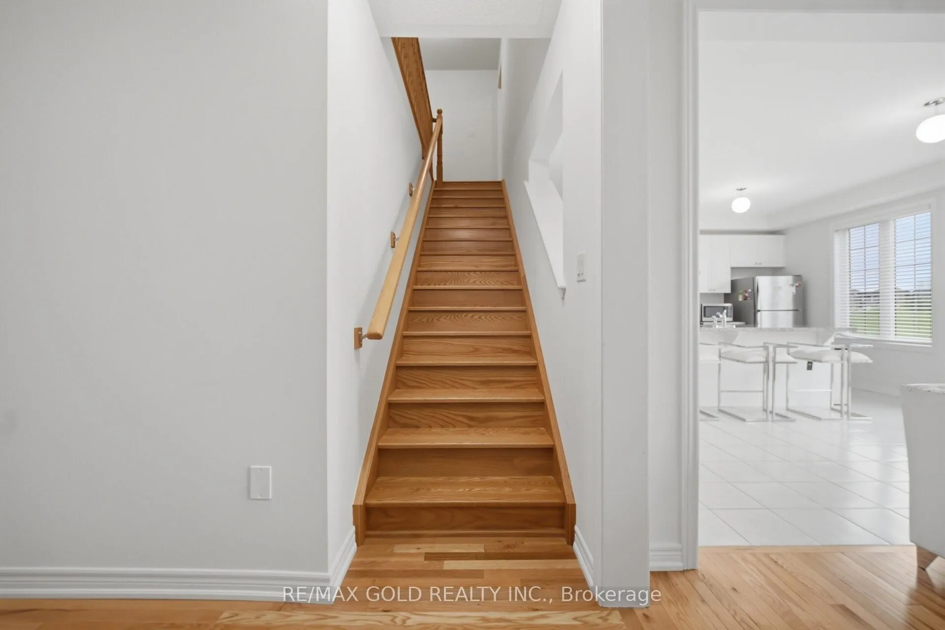Photo 9 of 26 Geranium Crescent, Brampton, Bram West — HOMEH
