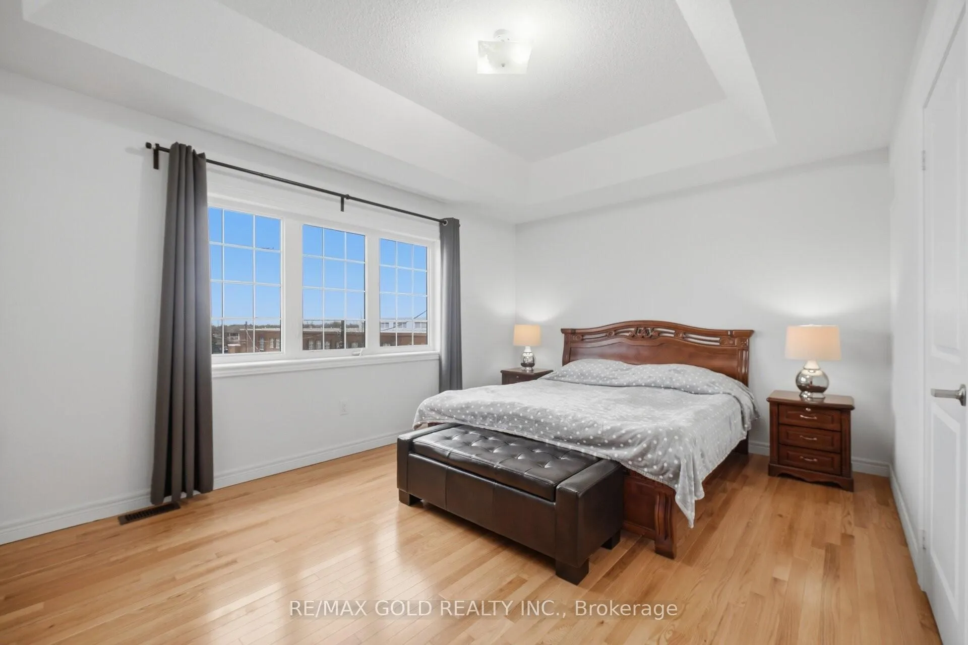 Photo 11 of 26 Geranium Crescent, Brampton, Bram West — HOMEH