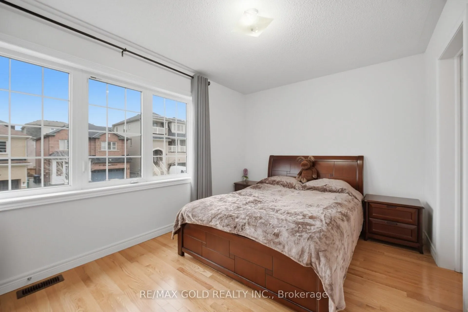 Photo 15 of 26 Geranium Crescent, Brampton, Bram West — HOMEH