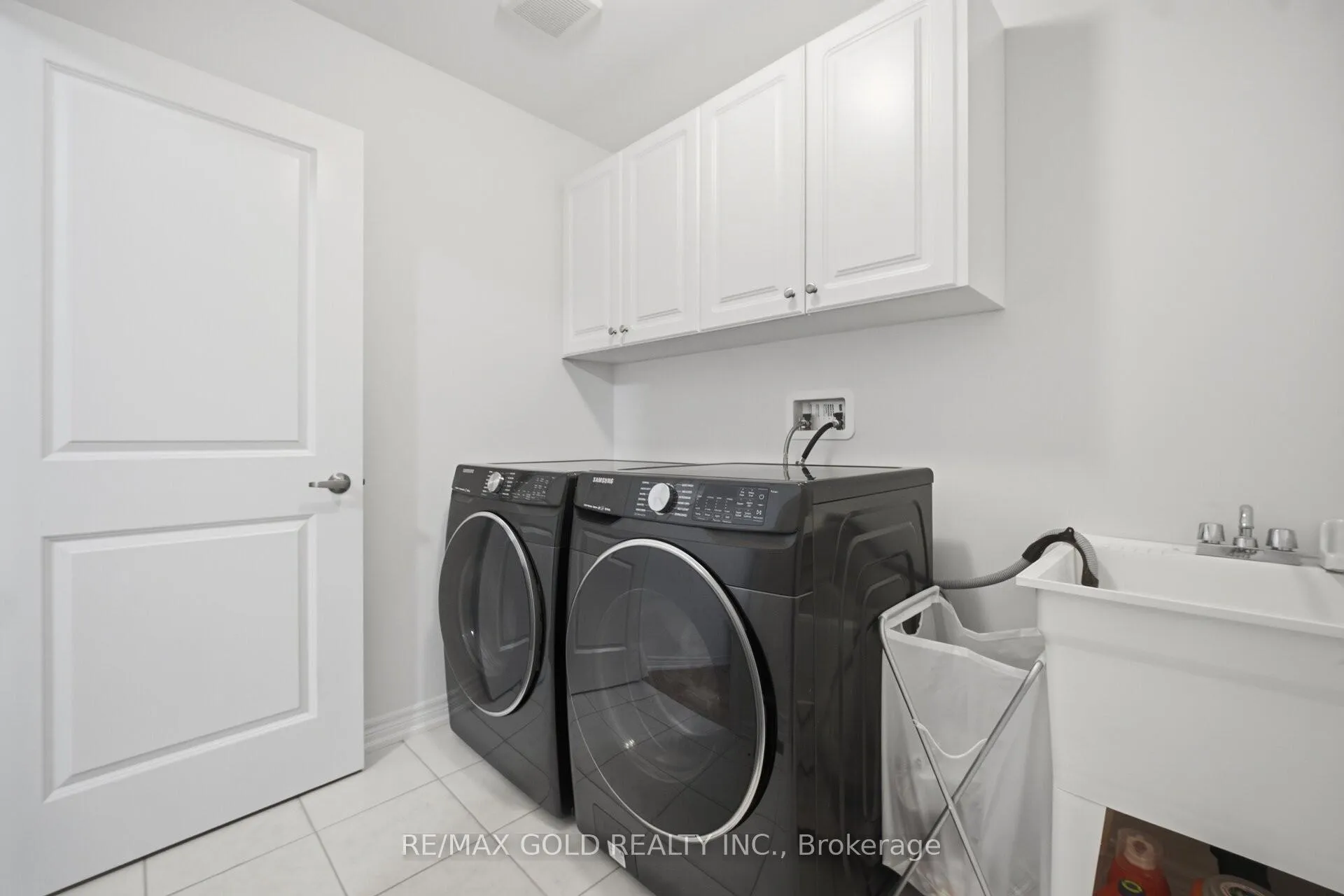 Photo 17 of 26 Geranium Crescent, Brampton, Bram West — HOMEH